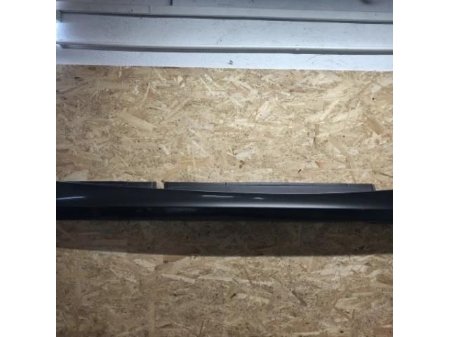 bontott BMW 1 Bal Küszöb