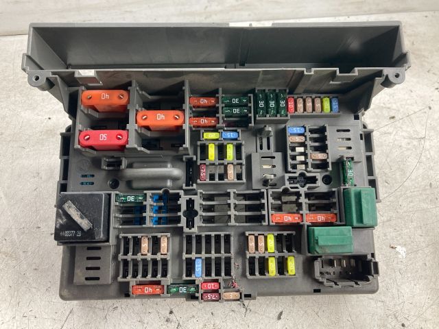 bontott BMW 1 Biztosítéktábla Doboz