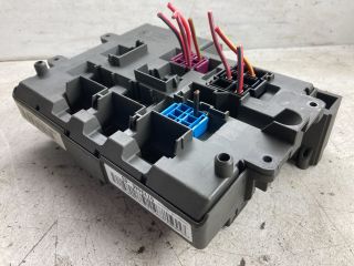 bontott BMW 1 Biztosítéktábla Doboz