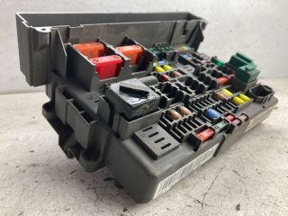 bontott BMW 1 Biztosítéktábla Doboz