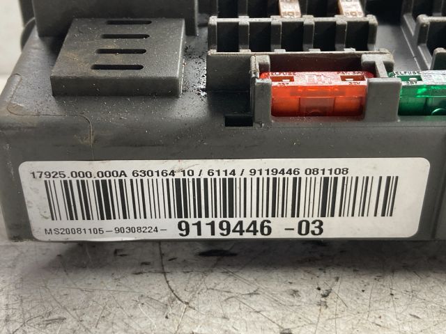 bontott BMW 1 Biztosítéktábla Doboz