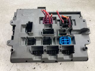 bontott BMW 1 Biztosítéktábla Doboz