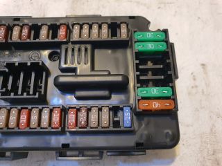 bontott BMW 1 Biztosítéktábla Utastér