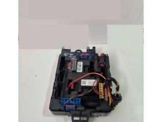 bontott BMW 1 Biztosítéktábla Utastér