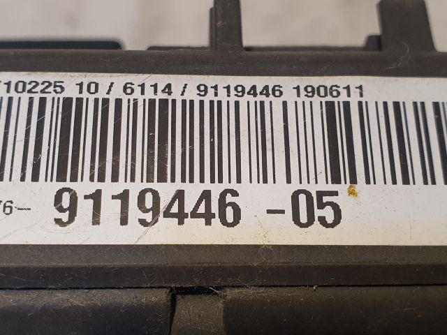 bontott BMW 1 Biztosítéktábla Utastér