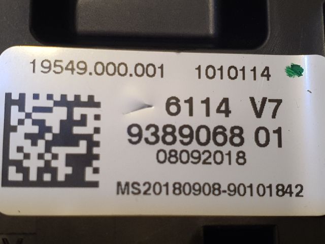 bontott BMW 1 Biztosítéktábla Utastér