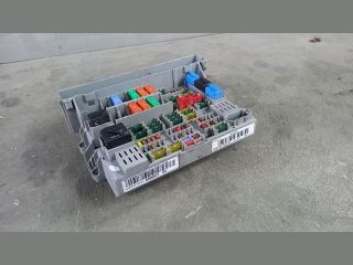 bontott BMW 1 Biztosítéktábla Utastér