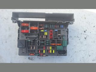 bontott BMW 1 Biztosítéktábla Utastér