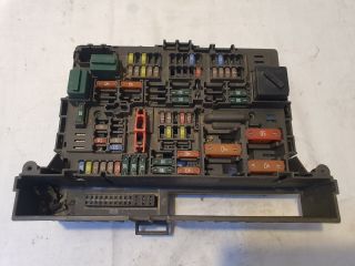 bontott BMW 1 Biztosítéktábla Utastér