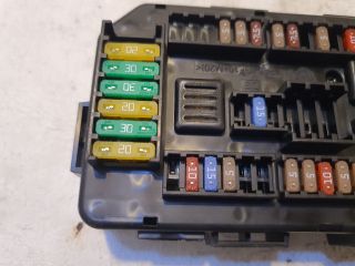 bontott BMW 1 Biztosítéktábla Utastér