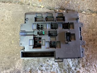 bontott BMW 1 Biztosítéktábla Utastér