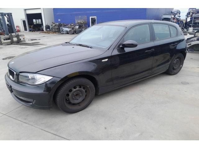 bontott BMW 1 Biztosítéktábla Utastér