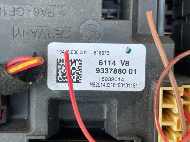 bontott BMW 1 Biztosítéktábla Utastér