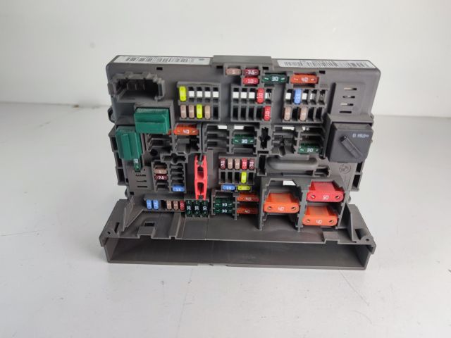 bontott BMW 1 Biztosítéktábla Utastér