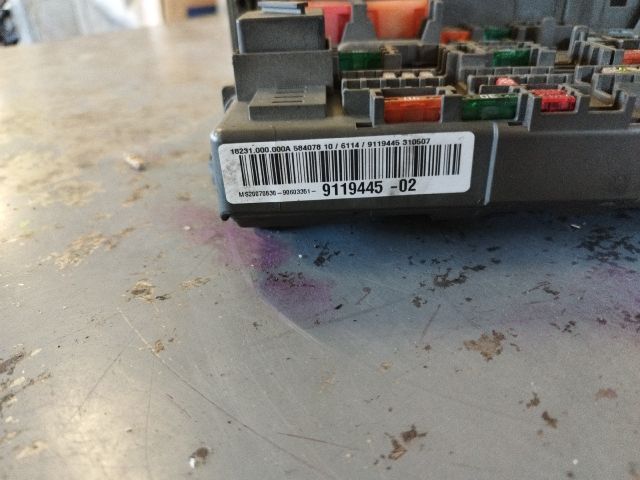 bontott BMW 1 Biztosítéktábla Utastér