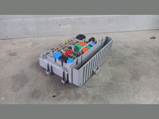 bontott BMW 1 Biztosítéktábla Utastér