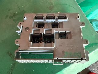 bontott BMW 1 Biztosítéktábla Utastér