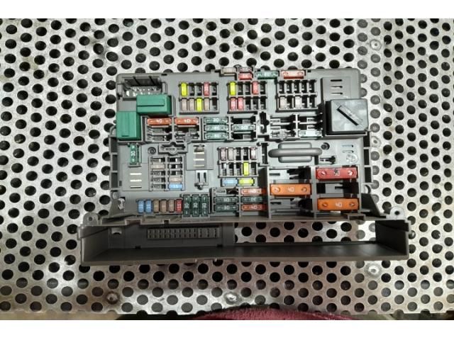 bontott BMW 1 Biztosítéktábla Utastér