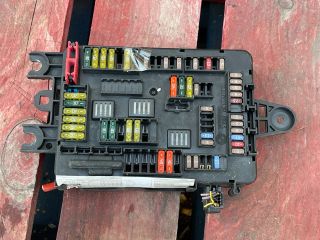 bontott BMW 1 Biztosítéktábla Utastér