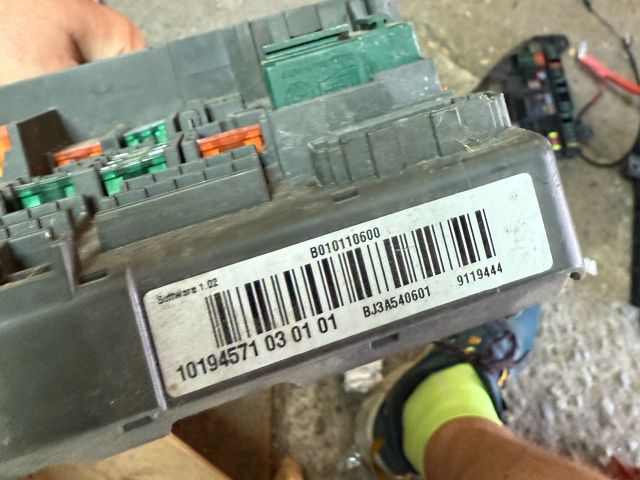 bontott BMW 1 Biztosítéktábla Utastér