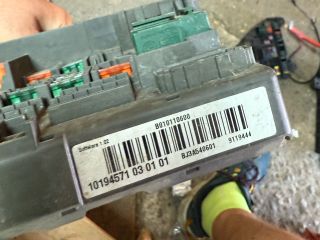 bontott BMW 1 Biztosítéktábla Utastér