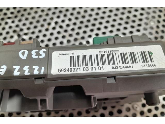 bontott BMW 1 Biztosítéktábla Utastér