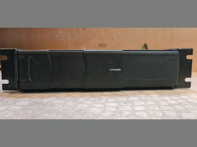 bontott BMW 1 CD / DVD Tár