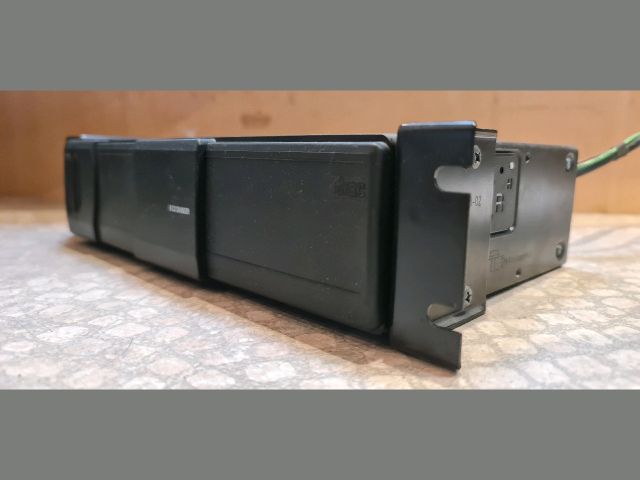 bontott BMW 1 CD / DVD Tár