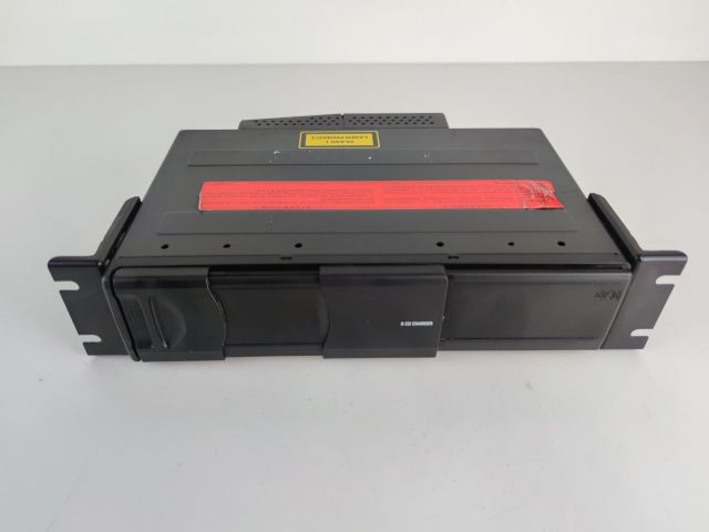 bontott BMW 1 CD / DVD Tár