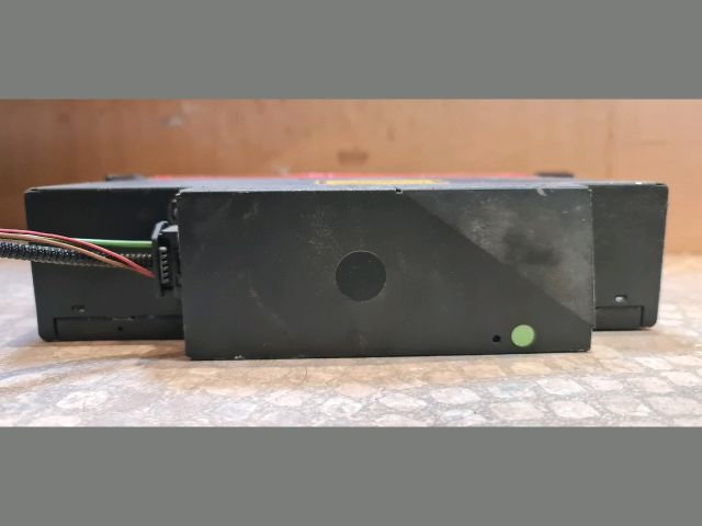 bontott BMW 1 CD / DVD Tár