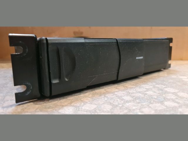 bontott BMW 1 CD / DVD Tár