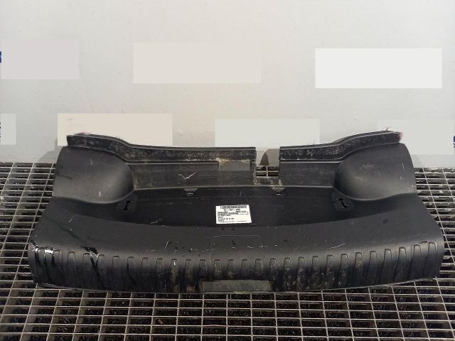 bontott BMW 1 Csomagtérajtó Díszléc