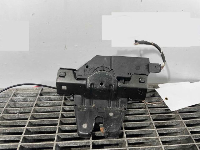 bontott BMW 1 Csomagtérajtó Ütköző