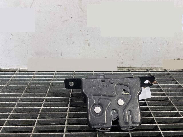 bontott BMW 1 Csomagtérajtó Ütköző