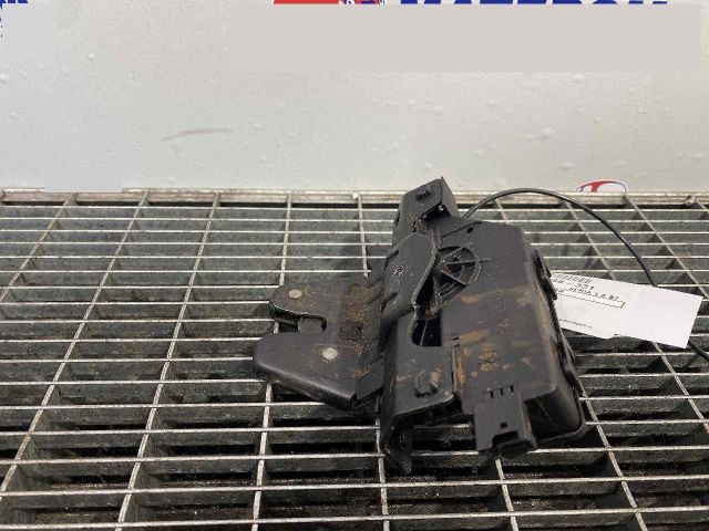 bontott BMW 1 Csomagtérajtó Ütköző