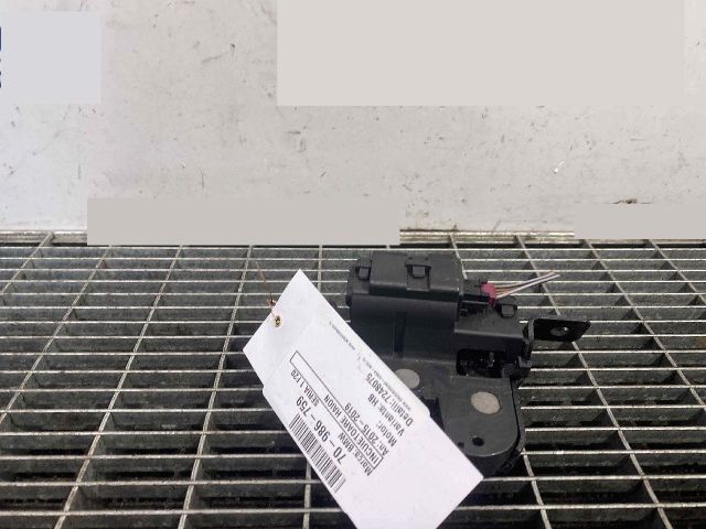 bontott BMW 1 Csomagtérajtó Ütköző