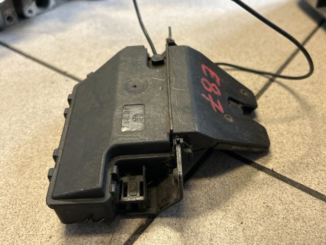 bontott BMW 1 Csomagtérajtó Zárszerkezet