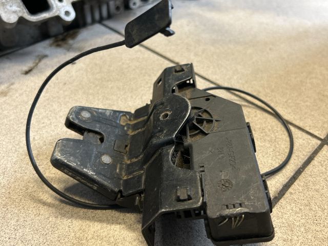 bontott BMW 1 Csomagtérajtó Zárszerkezet