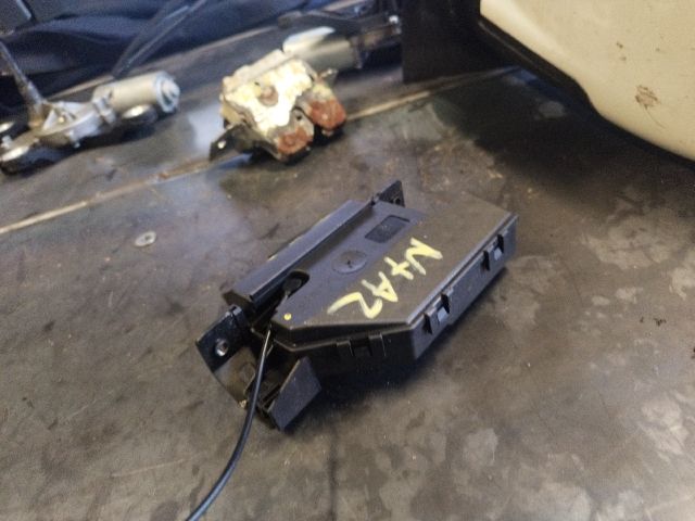 bontott BMW 1 Csomagtérajtó Zárszerkezet