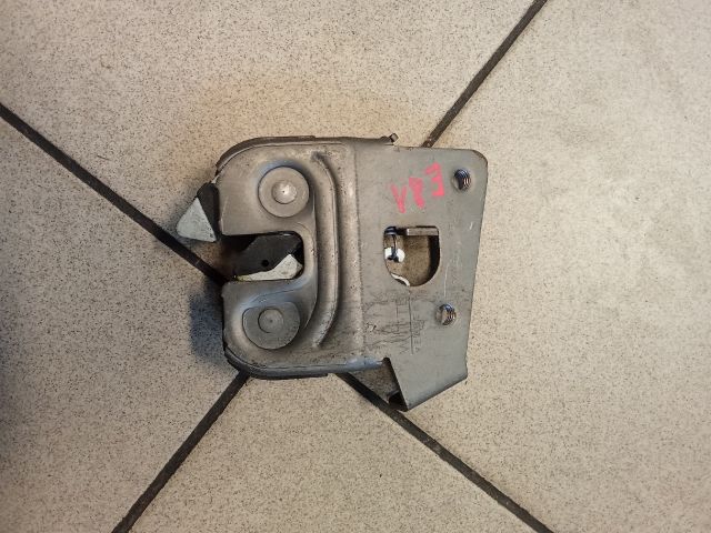 bontott BMW 1 Csomagtérajtó Zárszerkezet