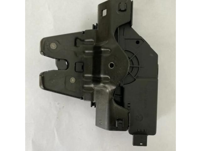 bontott BMW 1 Csomagtérajtó Zárszerkezet