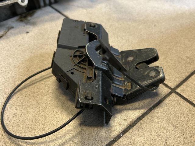 bontott BMW 1 Csomagtérajtó Zárszerkezet