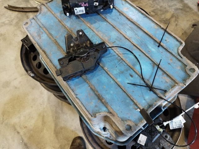 bontott BMW 1 Csomagtérajtó Zárszerkezet