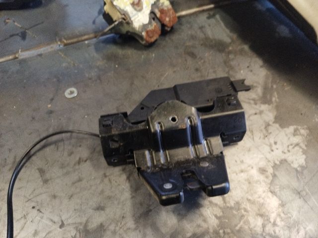 bontott BMW 1 Csomagtérajtó Zárszerkezet