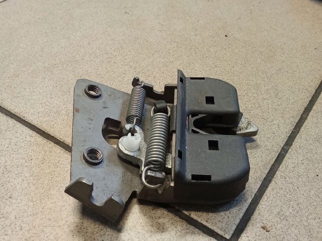 bontott BMW 1 Csomagtérajtó Zárszerkezet