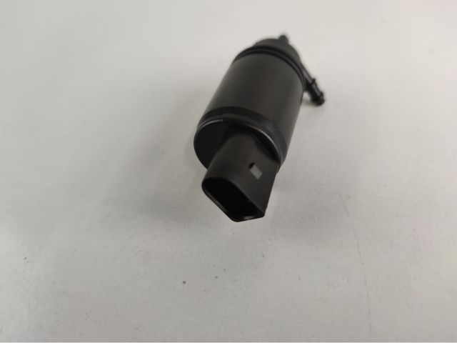 bontott BMW 1 Első Ablakmosó Szivattyú