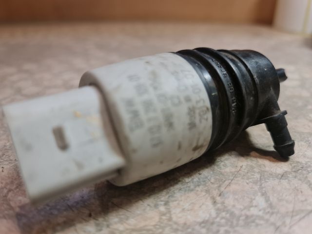 bontott BMW 1 Első Ablakmosó Szivattyú