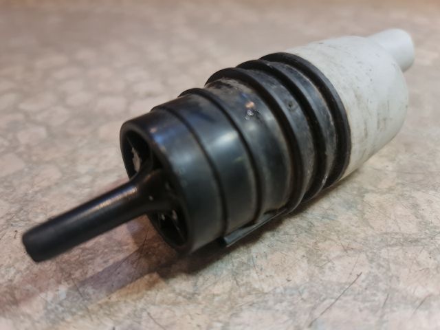 bontott BMW 1 Első Ablakmosó Szivattyú