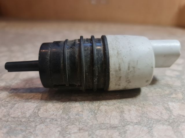 bontott BMW 1 Első Ablakmosó Szivattyú