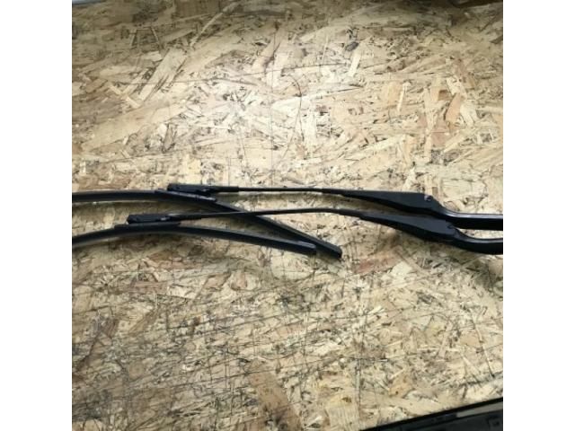 bontott BMW 1 Első Ablaktörlő Kar